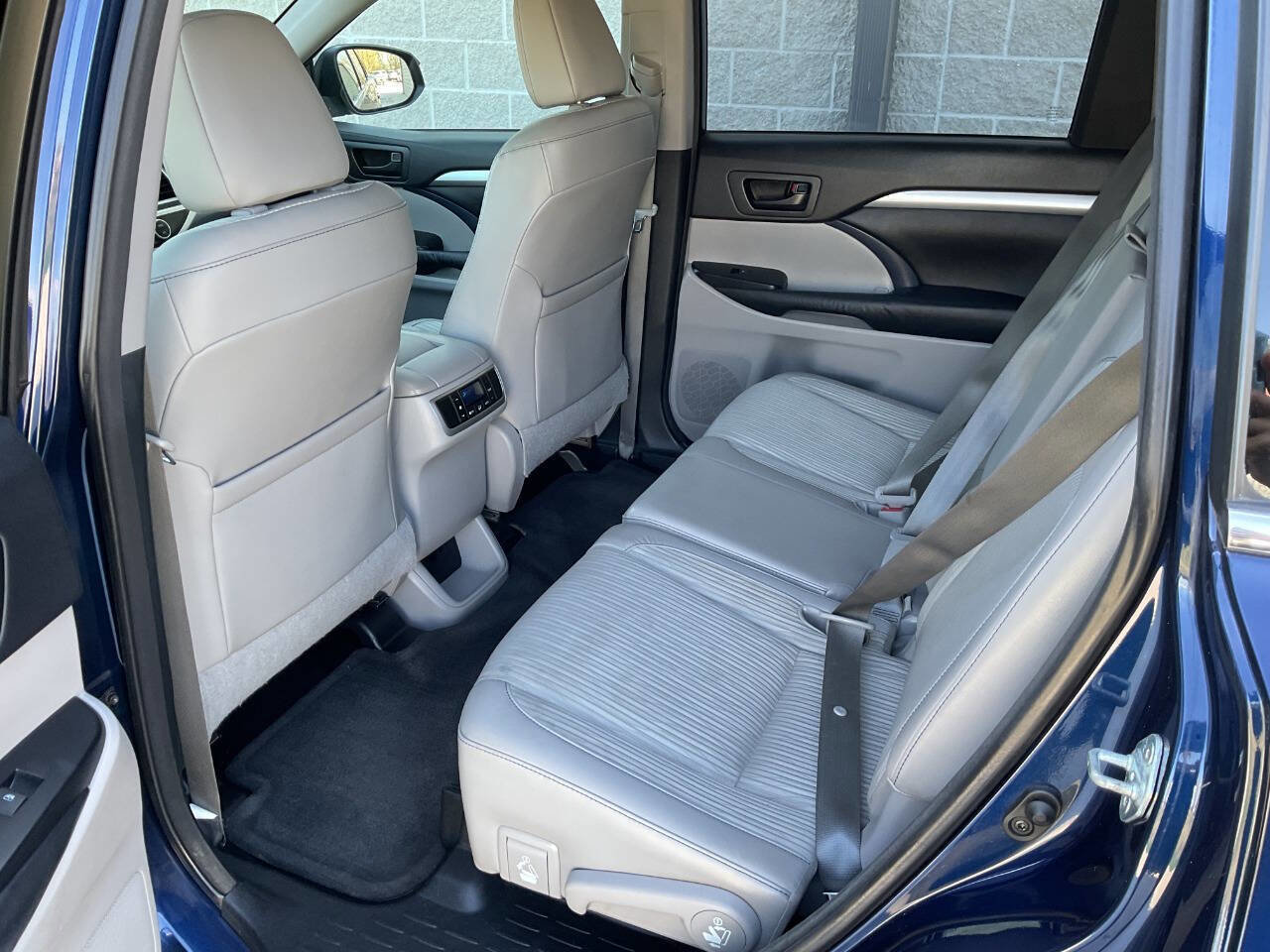 Used 2015 Toyota Highlander Plus AWD/4WD image 29