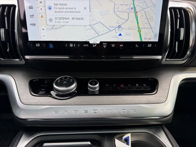 Used 2025 Ford Expedition Platinum image 16