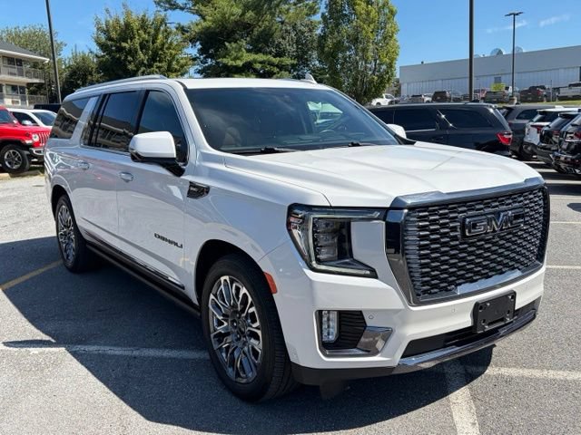 Used 2024 GMC Yukon XL Denali Ultimate AWD/4WD image 8