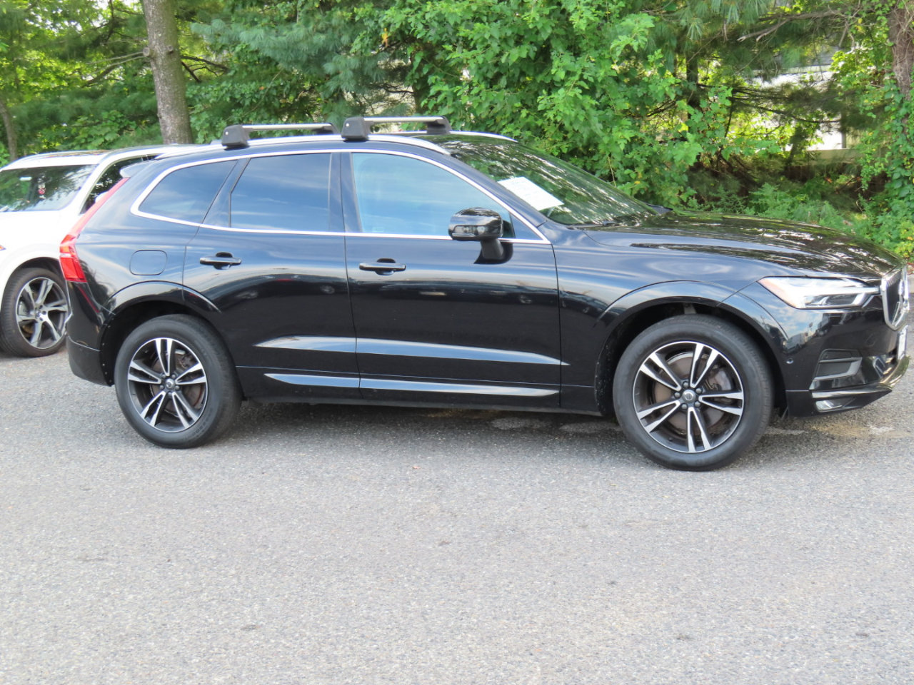 Used 2018 Volvo XC60 T6 Momentum w/ Convenience Package image 21