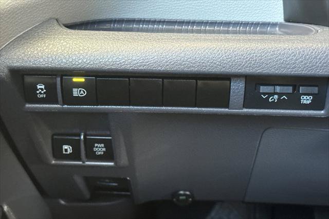 Certified 2024 Toyota Sienna XLE FWD image 28