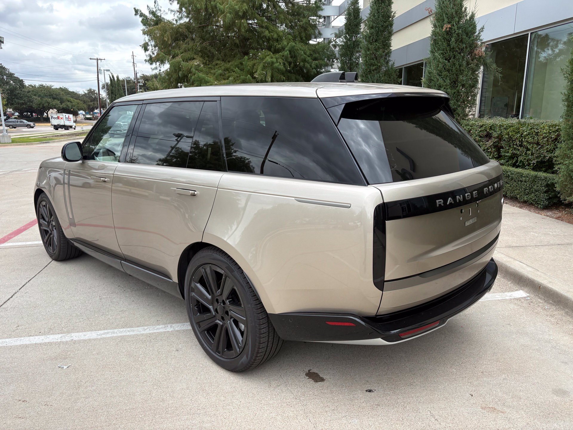 Used 2022 Land Rover Range Rover Long Wheelbase SE AWD/4WD image 5