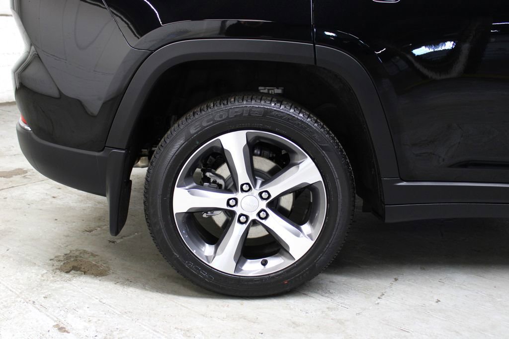 New 2025 Jeep Grand Cherokee Limited w/ Luxury Tech Group II image 34