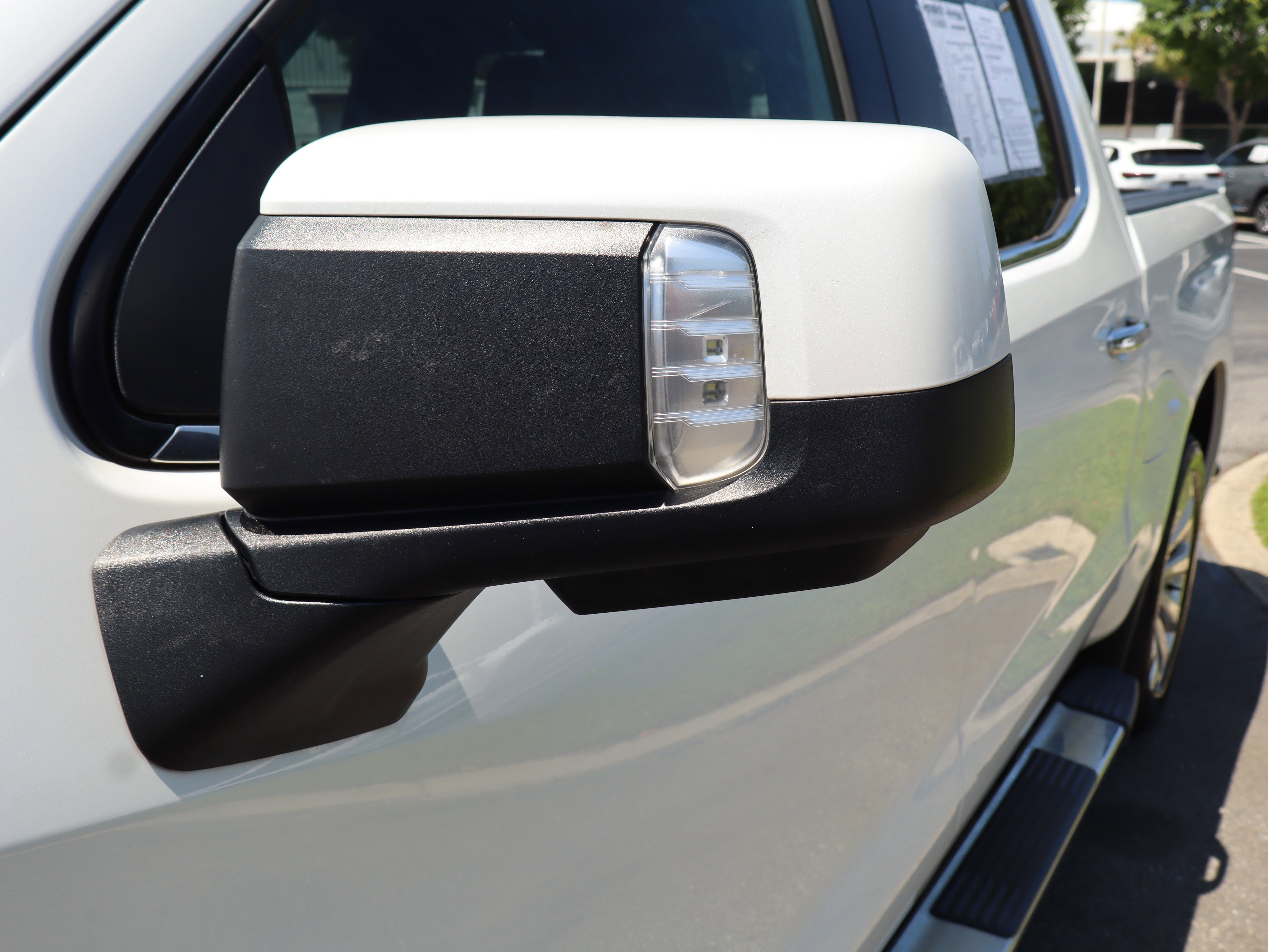 Used 2019 Chevrolet Silverado 1500 High Country w/ Technology Package AWD/4WD image 17