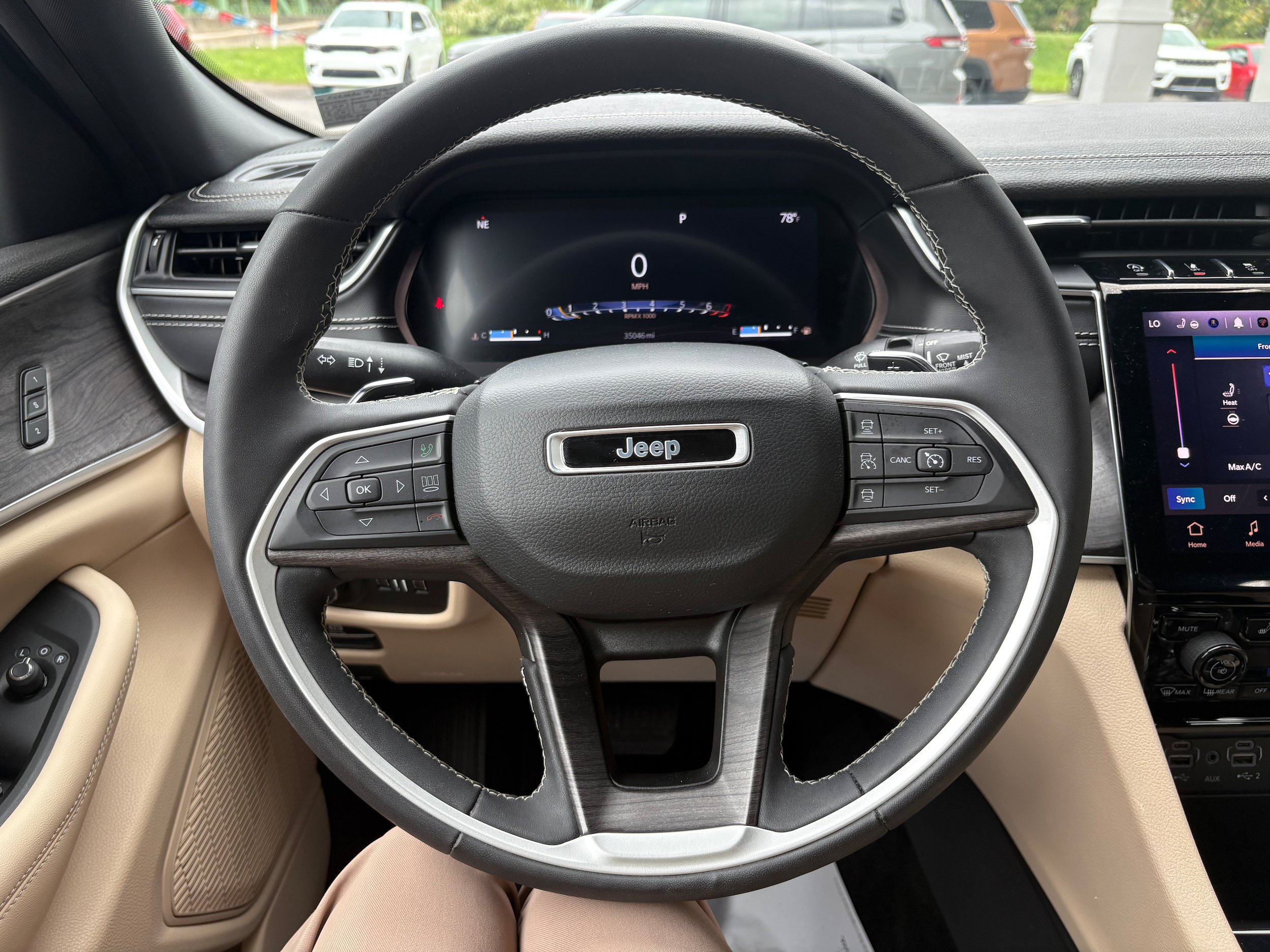 Used 2023 Jeep Grand Cherokee L Limited AWD/4WD image 19