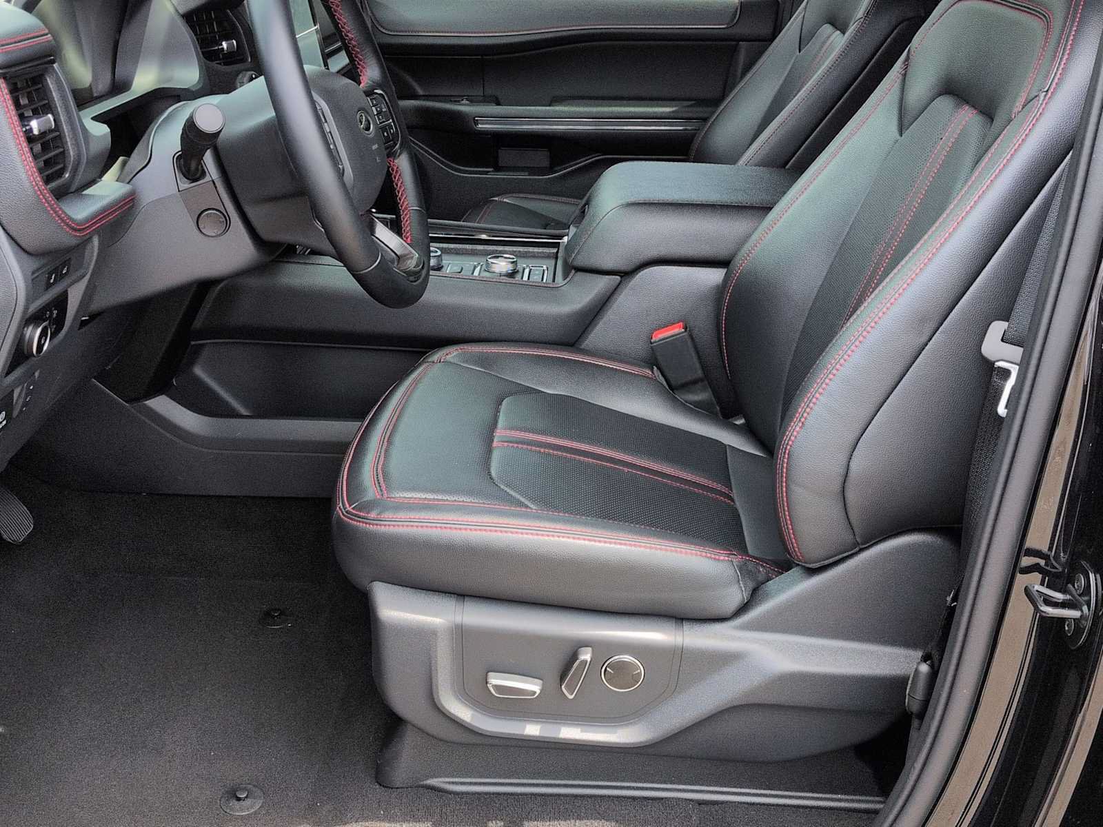 Used 2024 Ford Expedition Limited AWD/4WD image 17