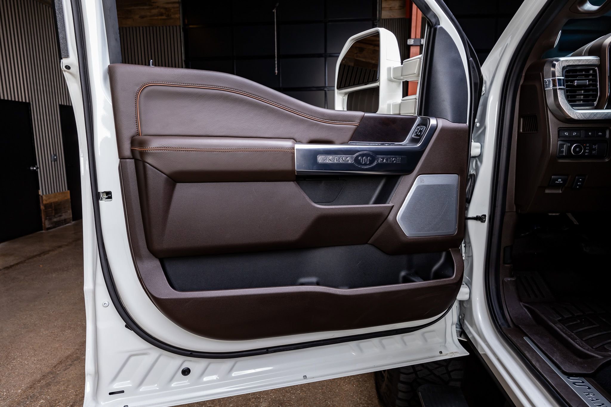 Used 2024 Ford F250 King Ranch w/ Chrome Package image 35