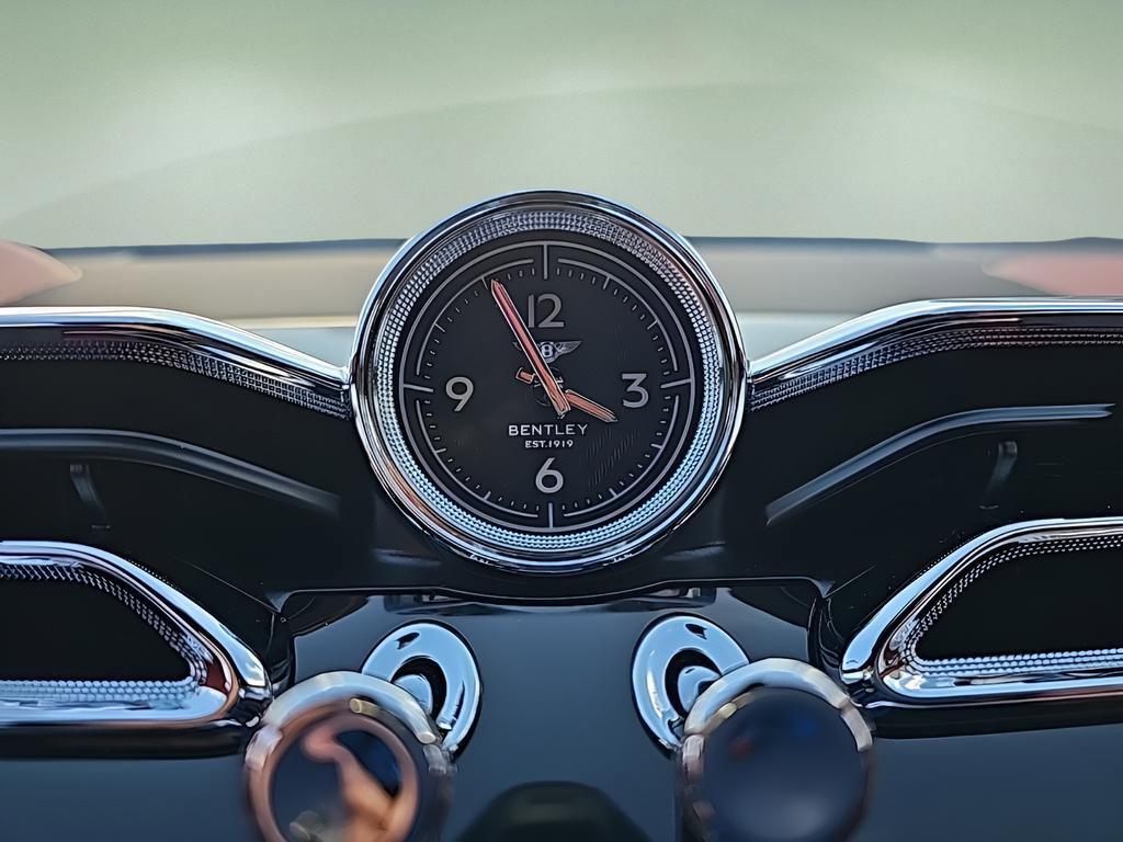 Used 2022 Bentley Bentayga image 27