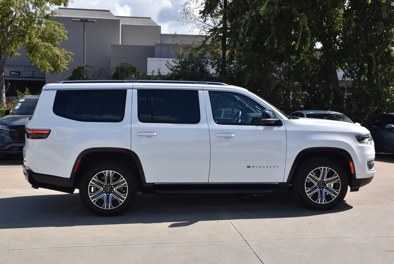 Used 2025 Jeep Wagoneer Series II AWD/4WD image 6
