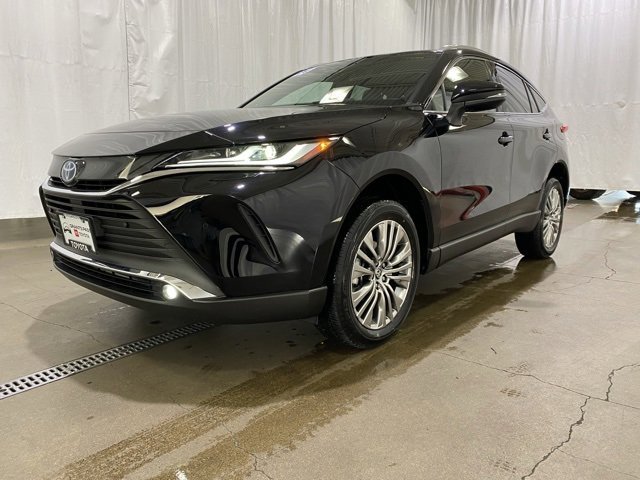 Certified 2024 Toyota Venza XLE image 25