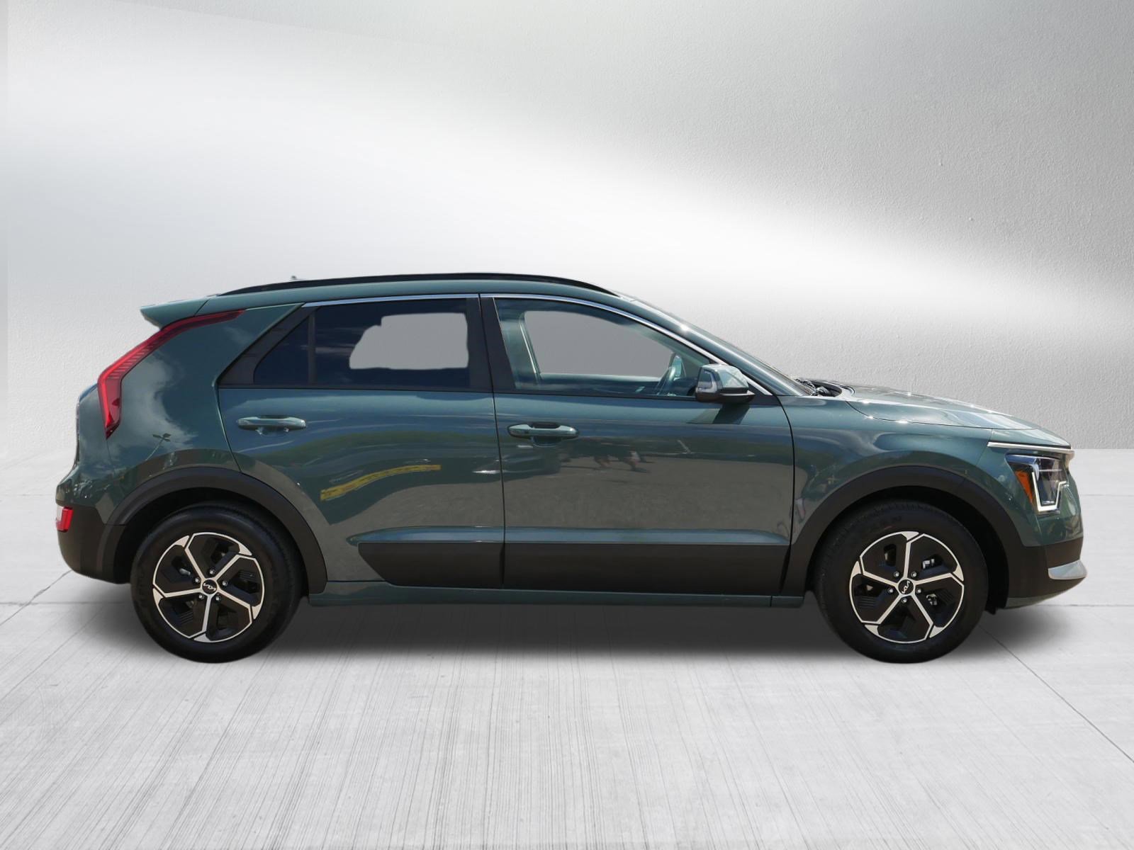 Used 2023 Kia Niro EX FWD image 8