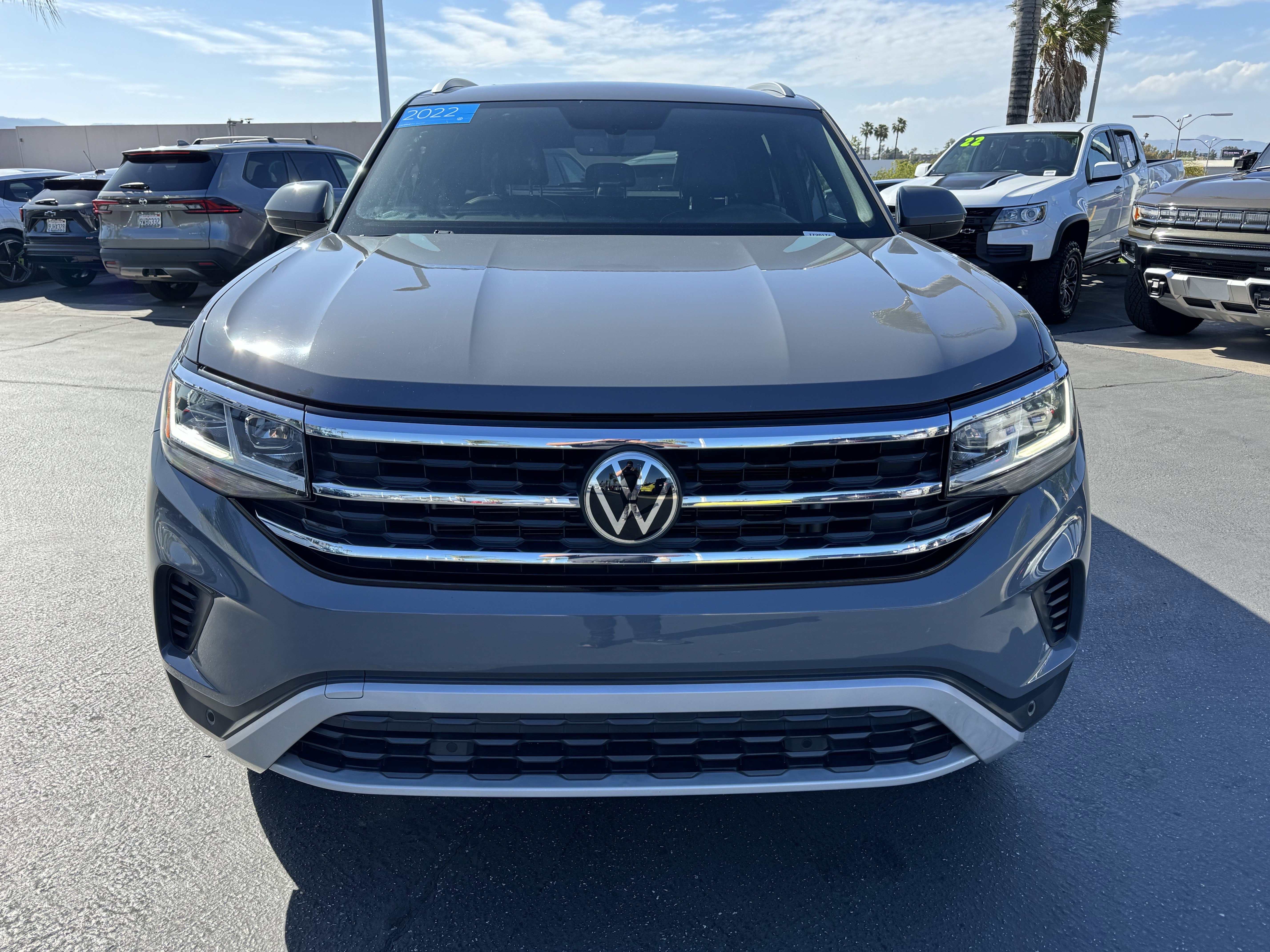 Certified 2022 Volkswagen Atlas Cross Sport SE w/ Panoramic Sunroof Package FWD image 3