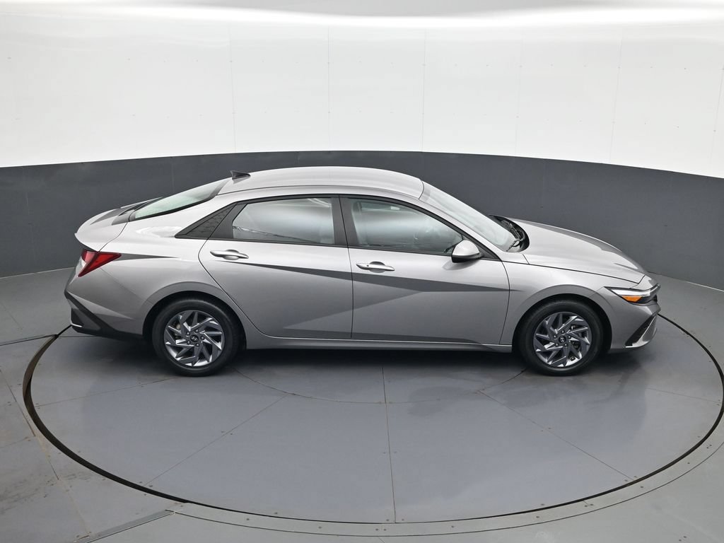 Certified 2024 Hyundai Elantra SEL FWD image 17