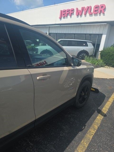 Used 2022 GMC Terrain AT4 w/ Tech Package AWD/4WD image 7
