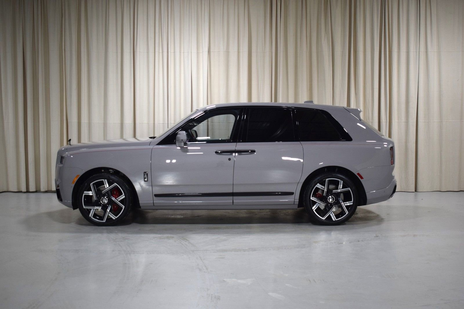 New 2026 Rolls-Royce Cullinan Black Badge image 3