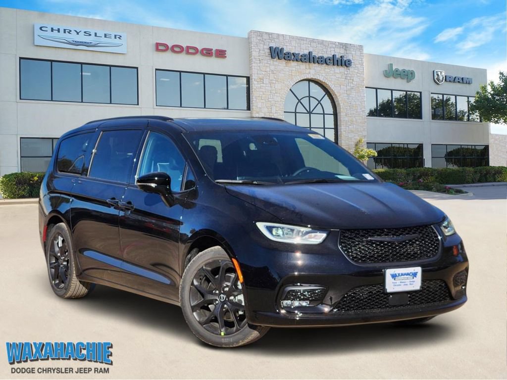 New 2026 Chrysler Pacifica Limited w/ S Appearance Package FWD image 1