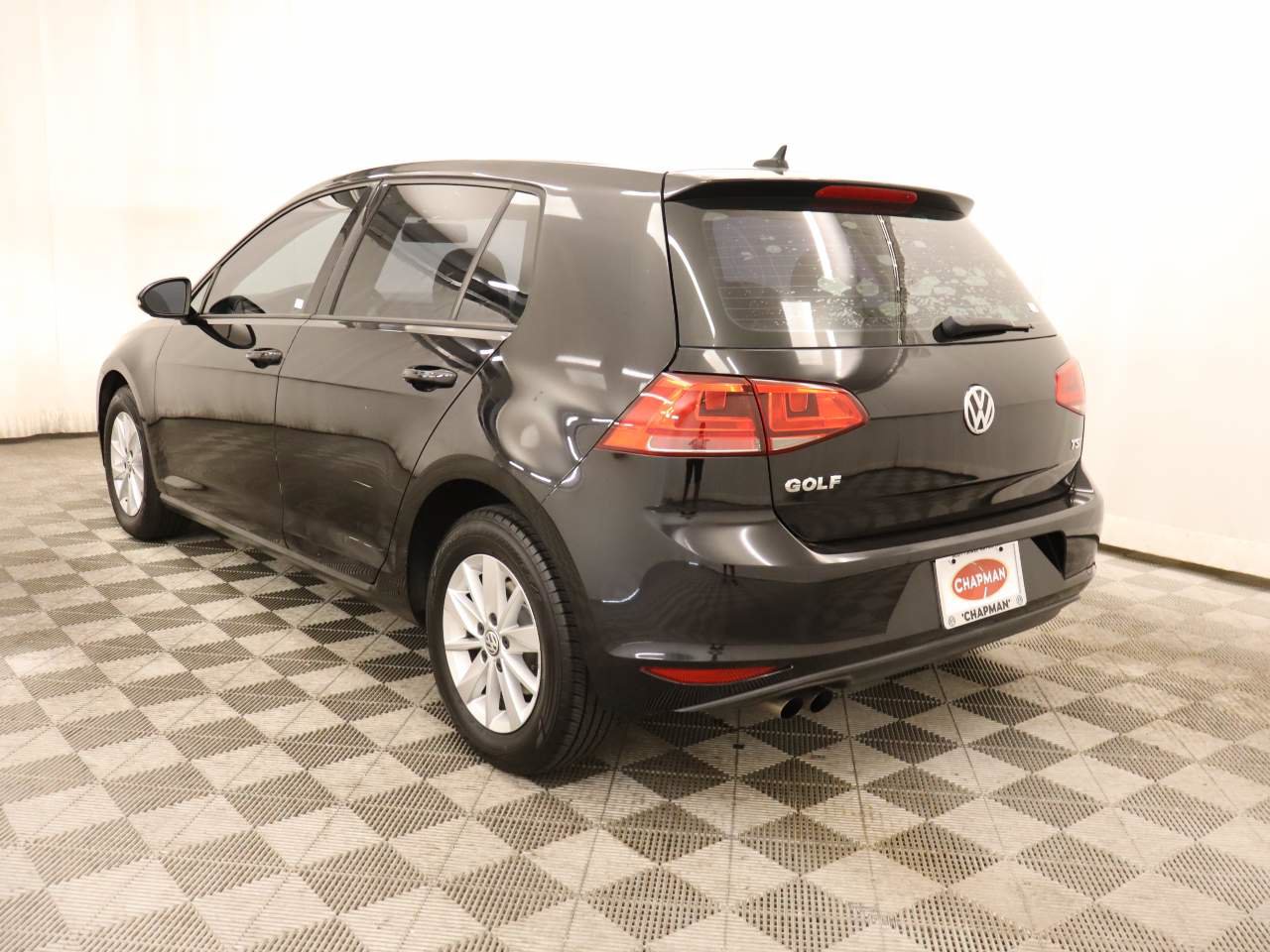Used 2017 Volkswagen Golf S FWD image 3