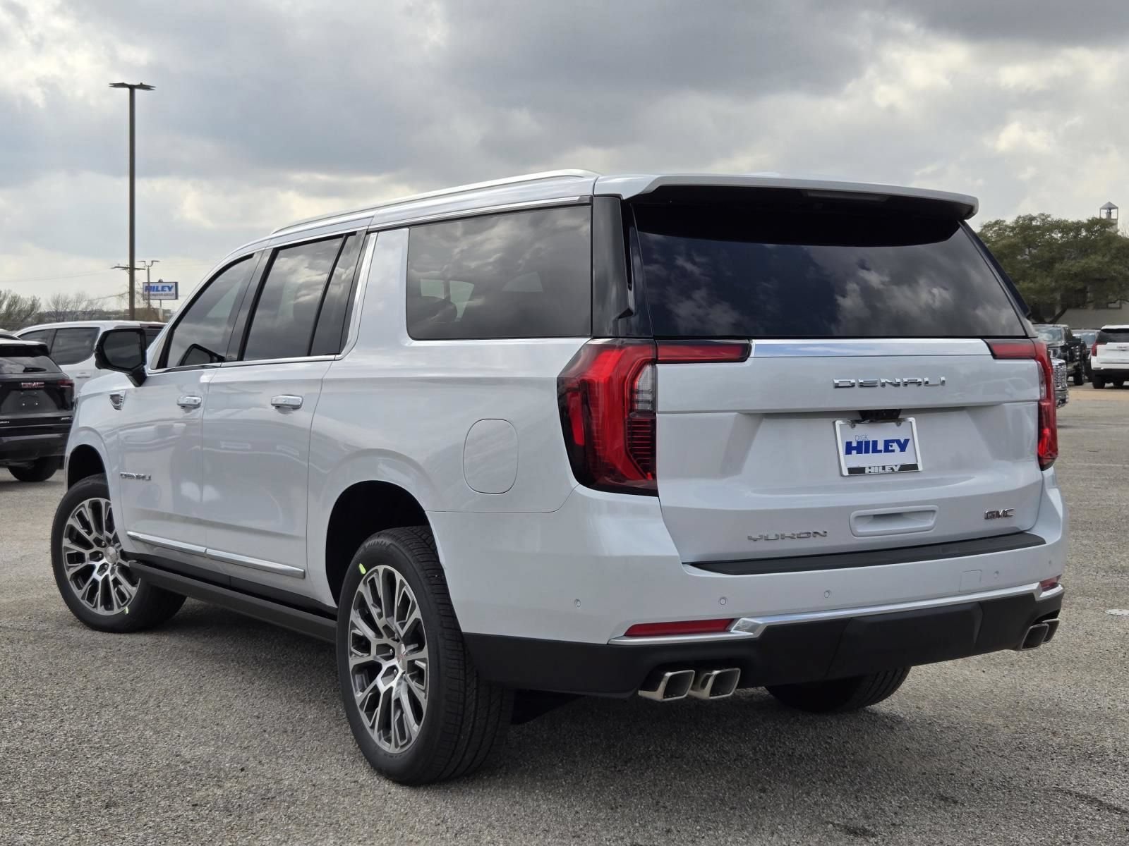 New 2026 GMC Yukon XL Denali w/ Denali Reserve Package RWD image 3