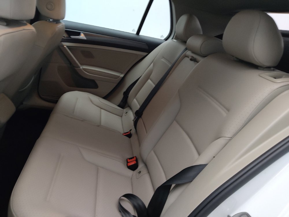 Used 2020 Volkswagen Golf 4-Door image 18