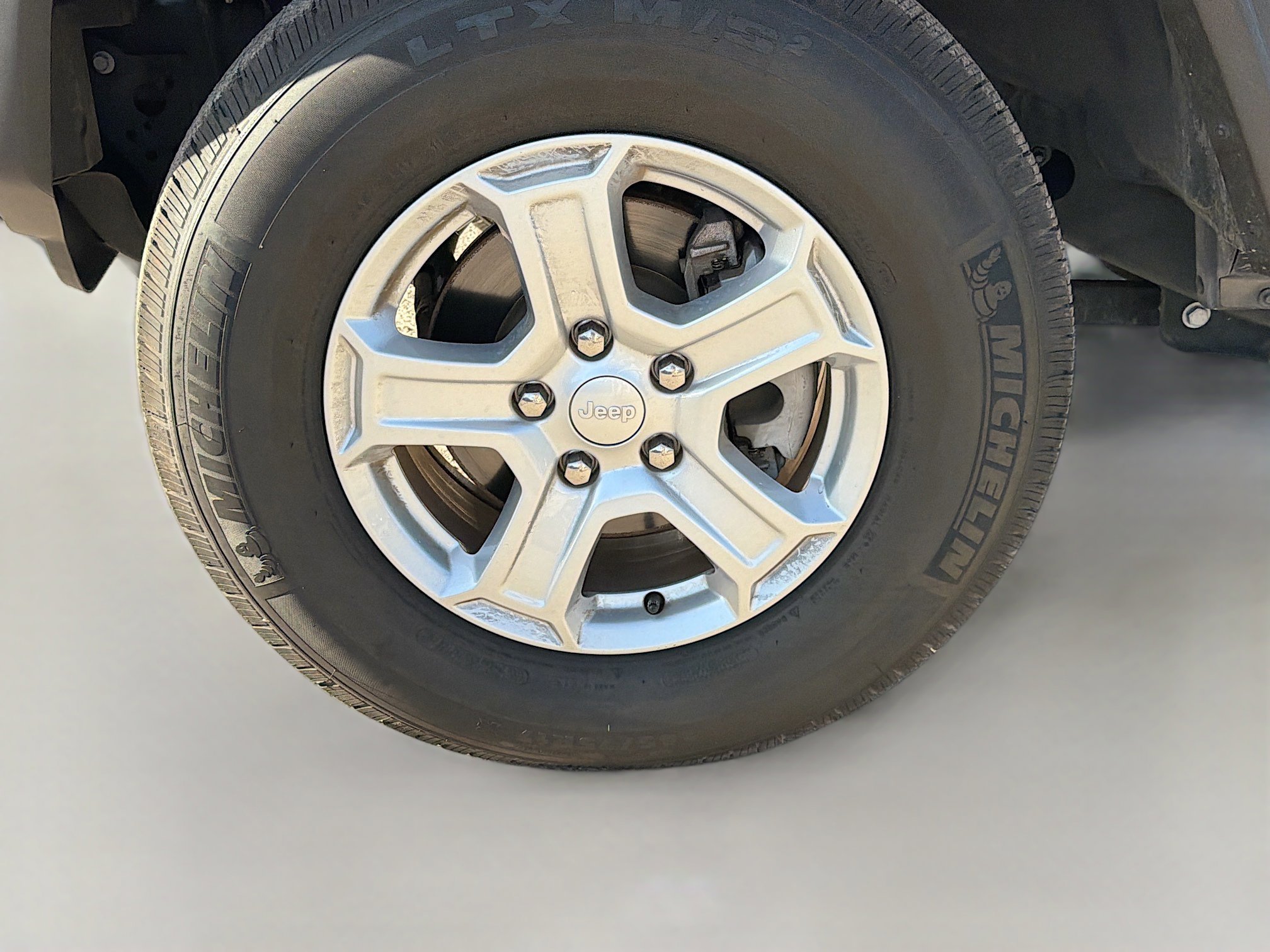 Used 2019 Jeep Wrangler Sport image 37