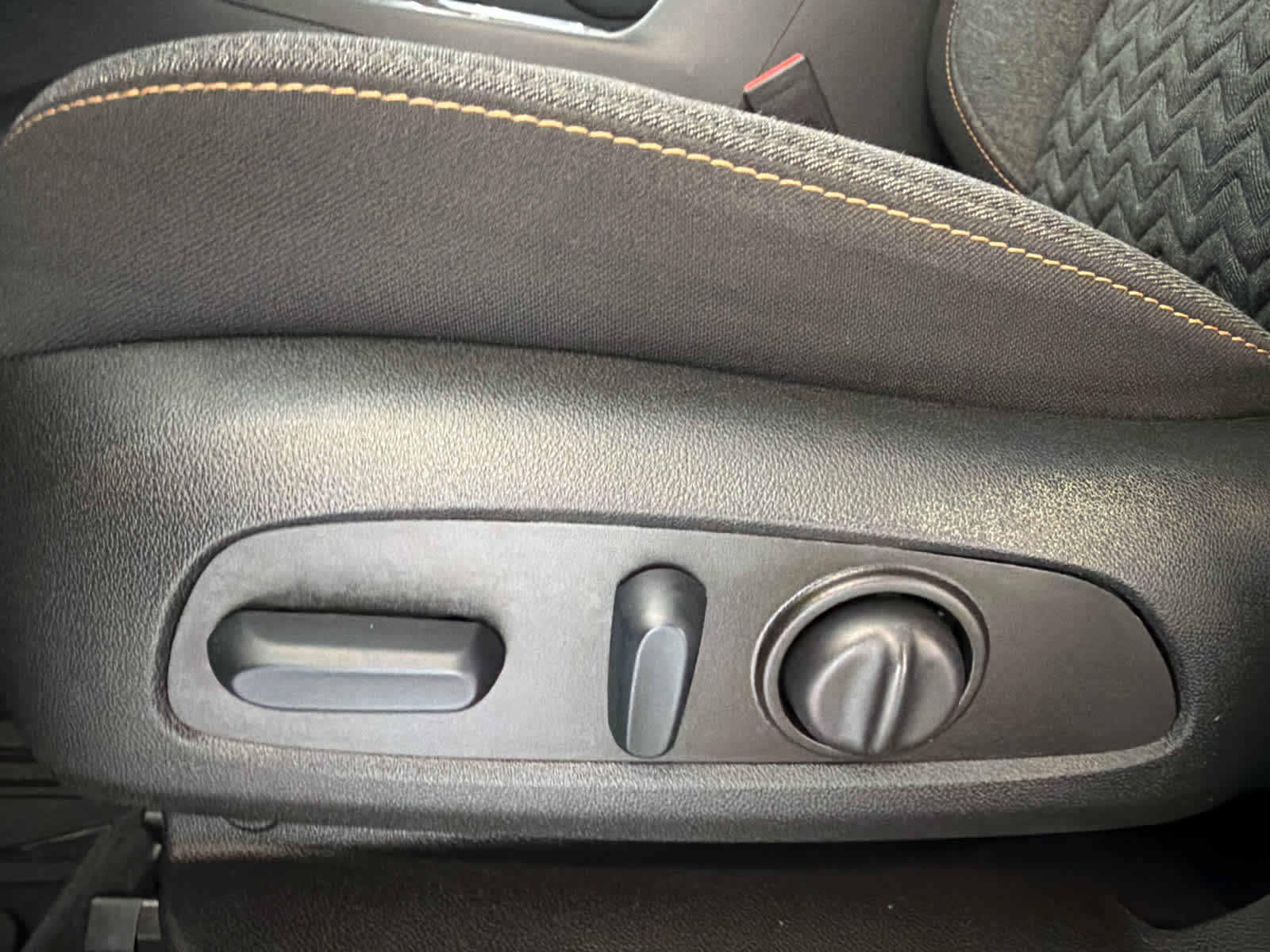 Used 2024 Chevrolet Equinox LT w/ LPO, Floor Liner Package FWD image 18