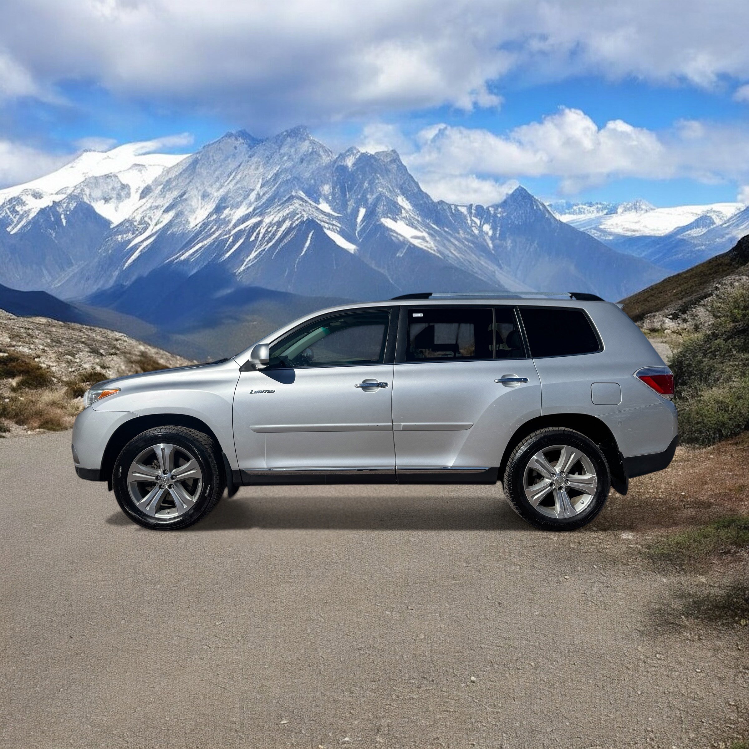 Used 2012 Toyota Highlander Limited w/ Tow Pkg image 2