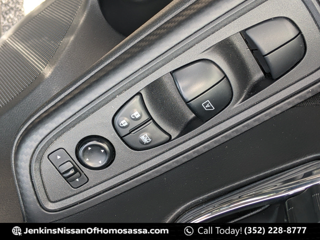 Used 2022 Nissan Versa SV FWD image 32