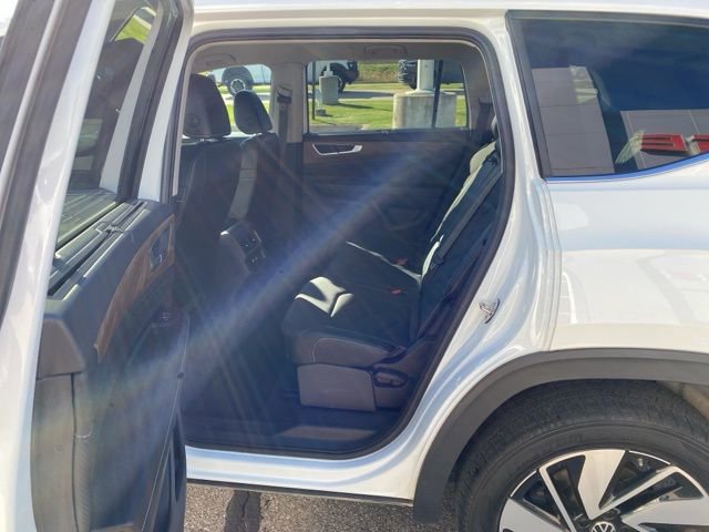 Used 2024 Volkswagen Atlas SE image 24