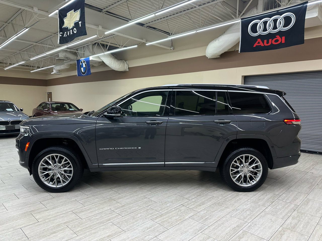 Used 2022 Jeep Grand Cherokee L Summit w/ Advanced Protech Group IV image 10