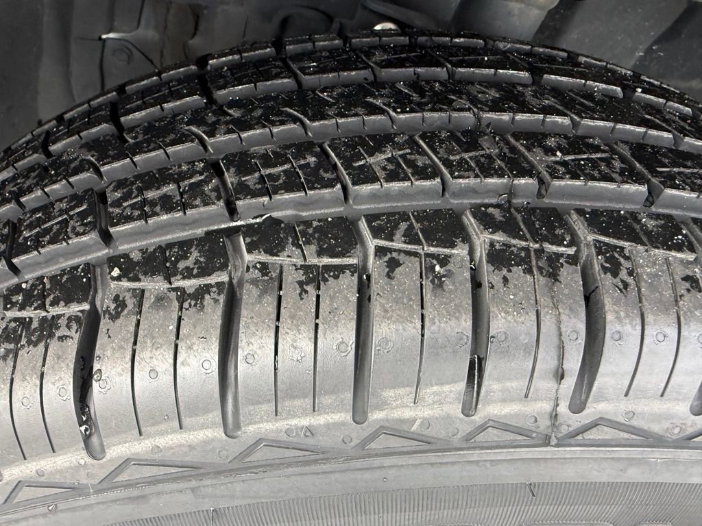 Used 2023 Nissan Rogue S image 28