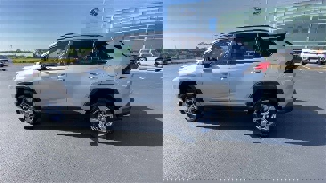 Used 2024 Toyota RAV4 XLE image 5