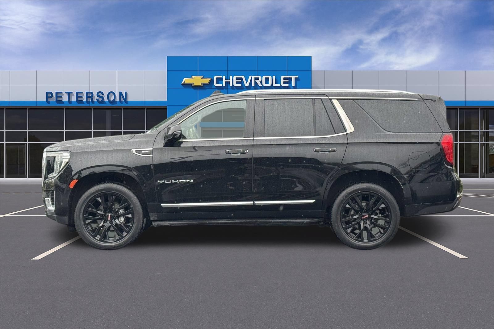 Certified 2022 GMC Yukon SLT w/ SLT Premium Package AWD/4WD image 7