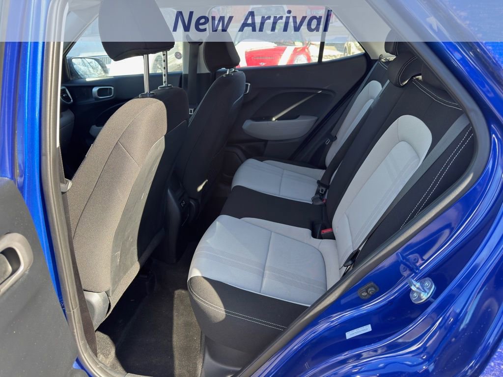 Used 2025 Hyundai Venue SEL image 7