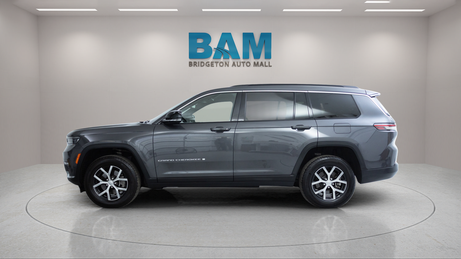 Used 2024 Jeep Grand Cherokee L Limited AWD/4WD image 4