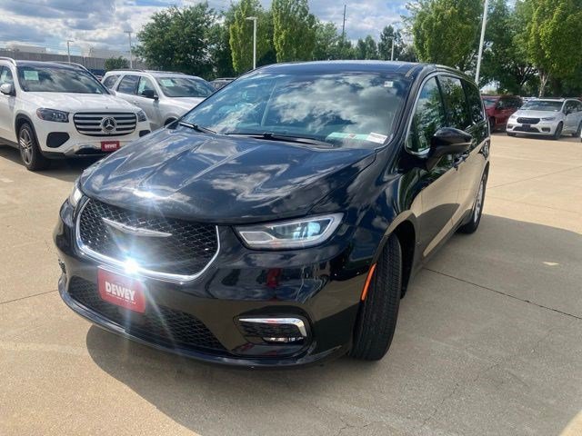 Certified 2023 Chrysler Pacifica Touring-L FWD image 3