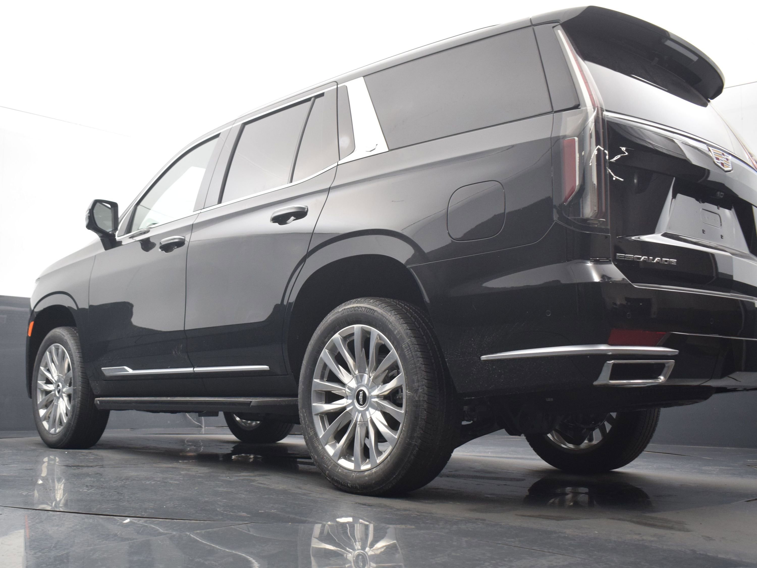 Used 2024 Cadillac Escalade Premium Luxury image 17