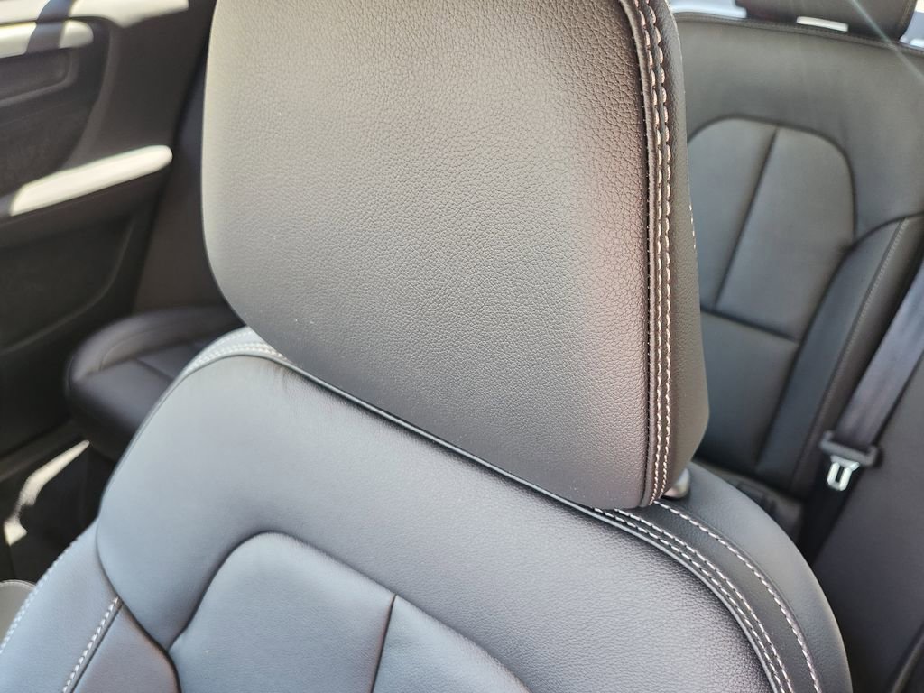 New 2026 Volvo XC40 B5 Core w/ Climate Package image 6
