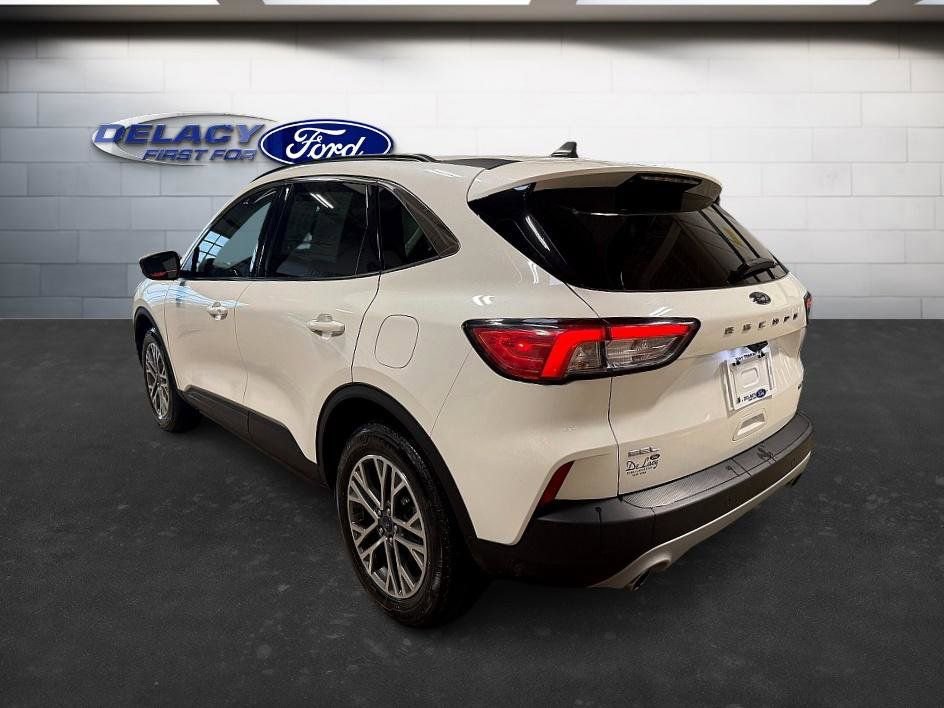 Used 2022 Ford Escape SEL image 2