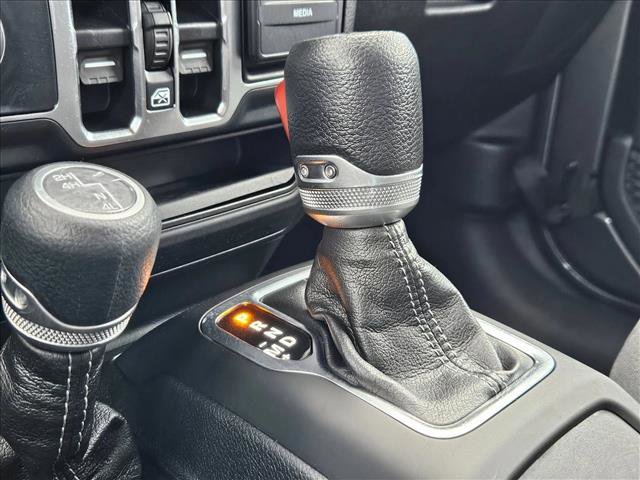 Used 2024 Jeep Gladiator Sport image 12