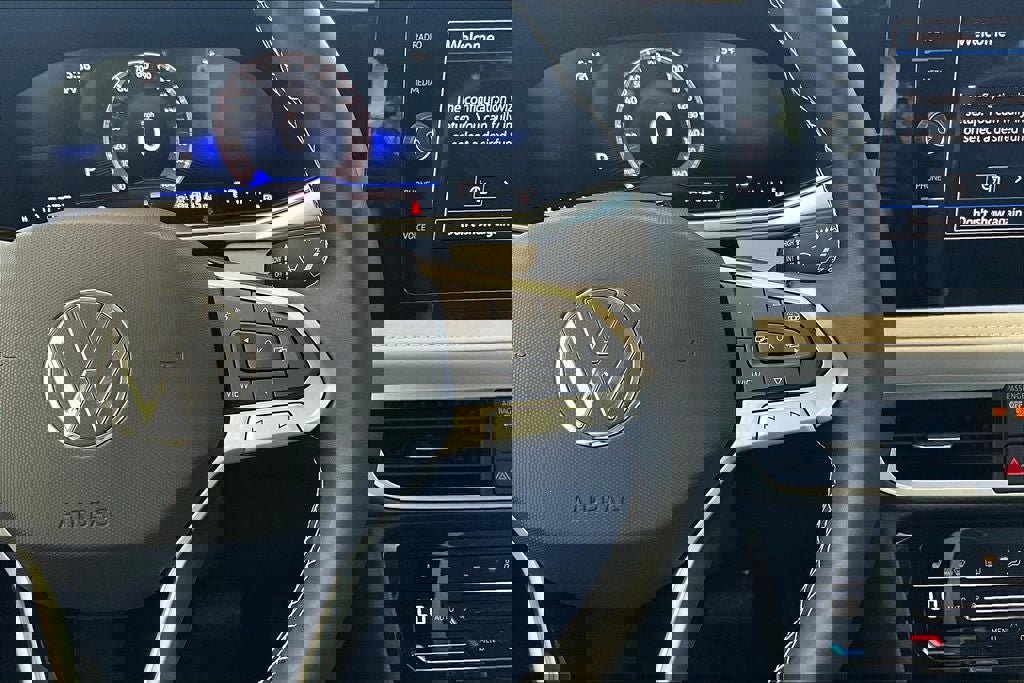 New 2025 Volkswagen Taos SE image 23