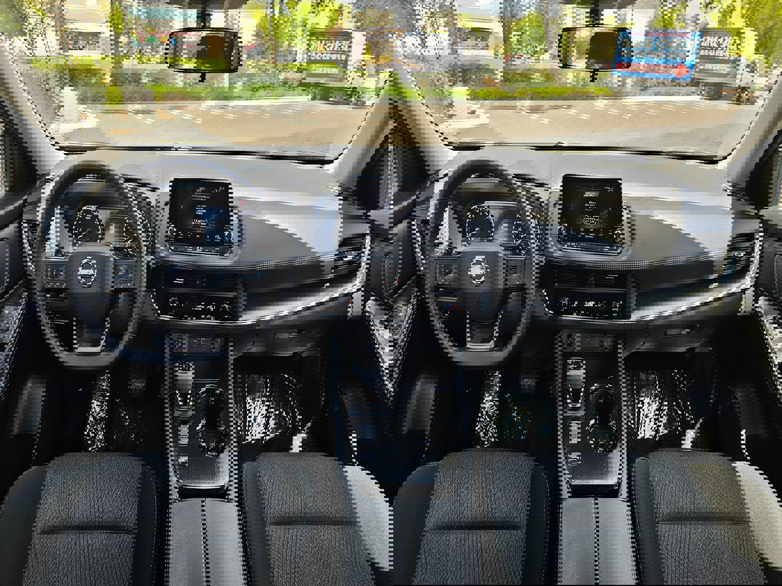 Used 2025 Nissan Rogue SV image 19