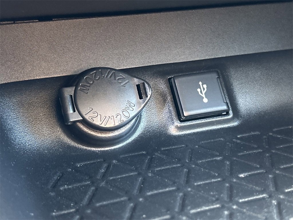 Used 2022 Toyota RAV4 XLE image 25