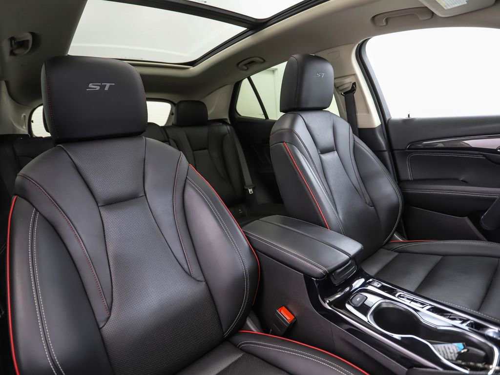 Used 2022 Buick Envision Essence w/ Technology Package I image 32