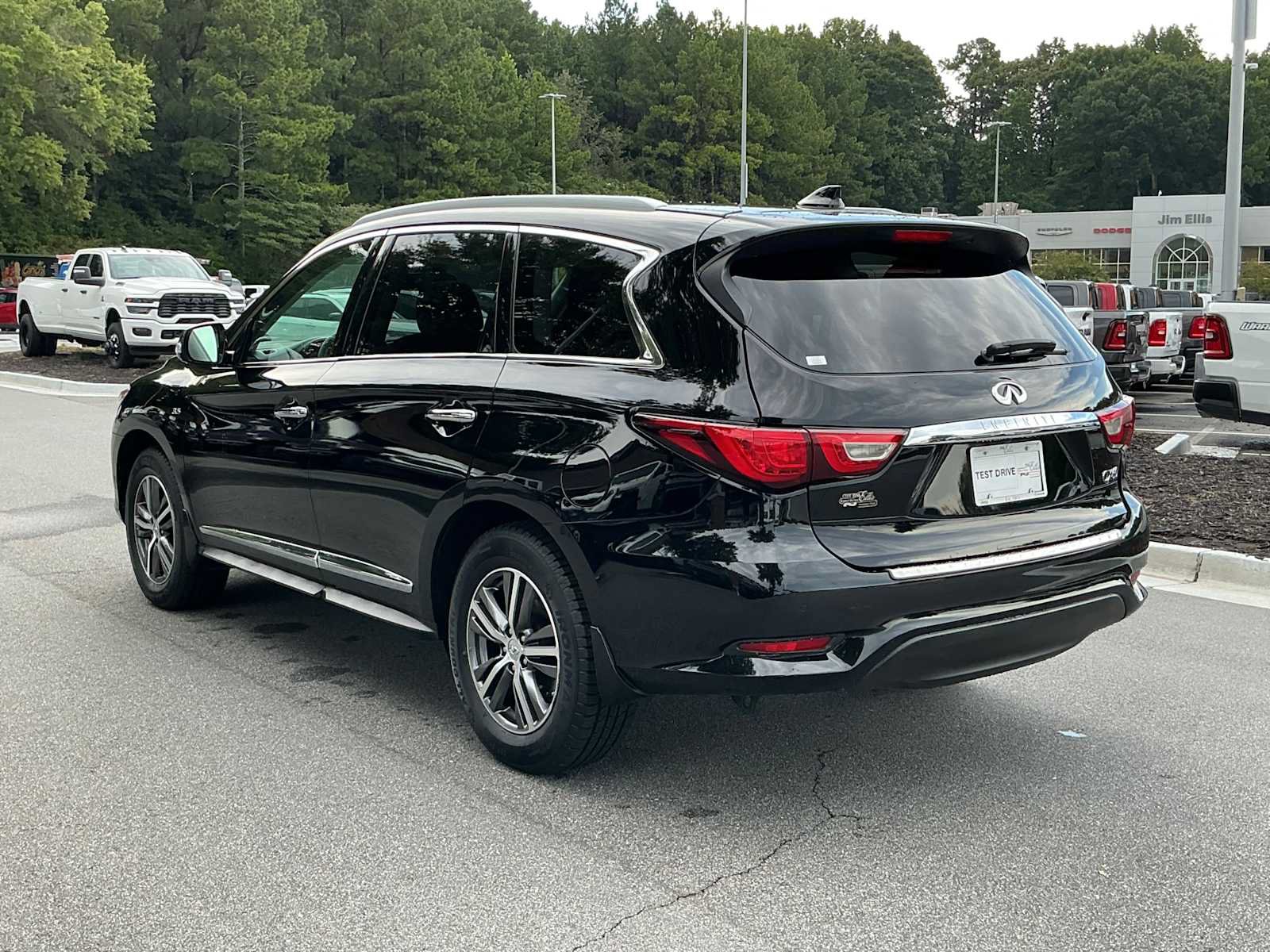 Used 2017 INFINITI QX60 FWD w/ Premium Plus Package image 3