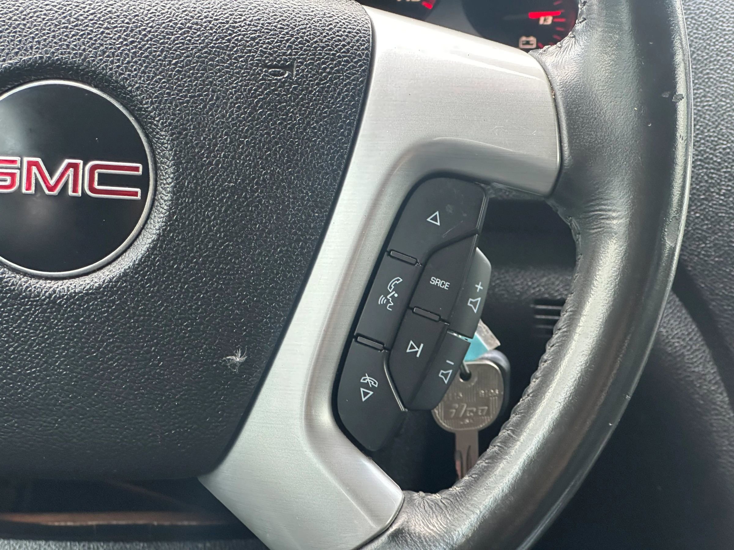 Used 2012 GMC Acadia SLE w/ LPO, 'HIT The Road' Package image 23