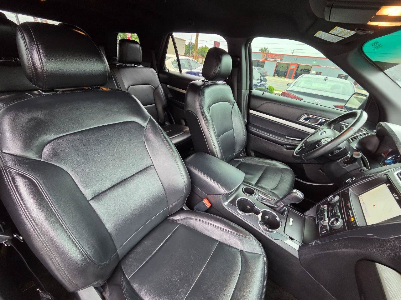 Used 2017 Ford Explorer XLT w/ Equipment Group 202A FWD image 23