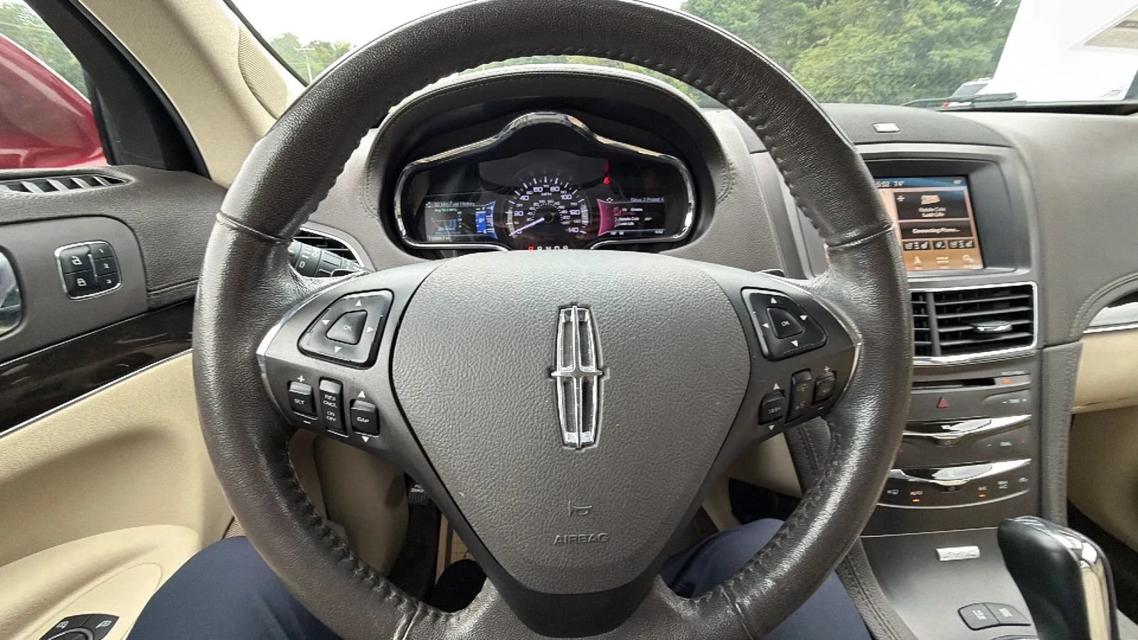 Used 2019 Lincoln MKT AWD image 25