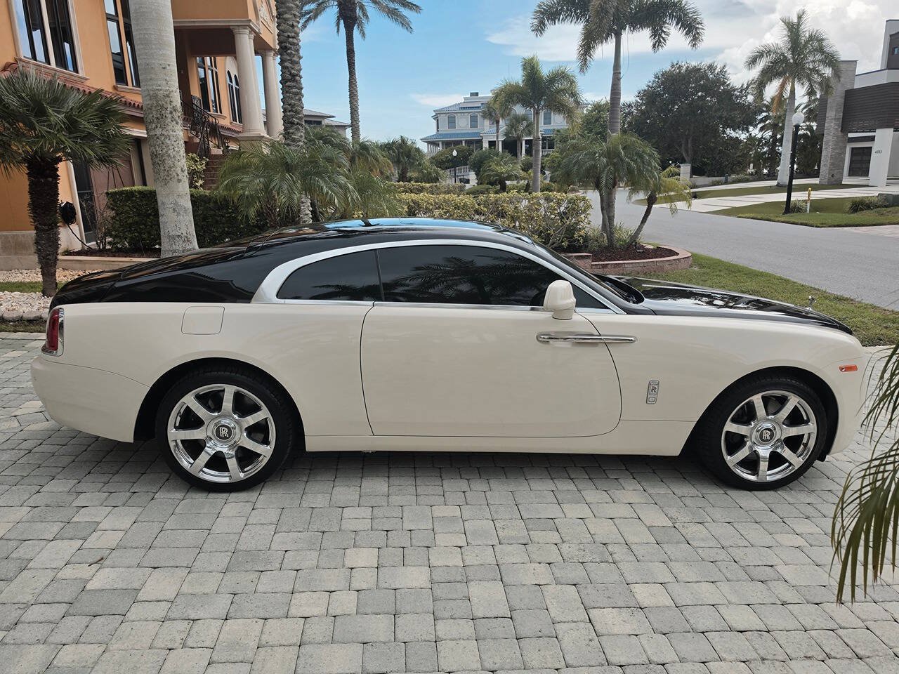 Used 2014 Rolls-Royce Wraith RWD image 38