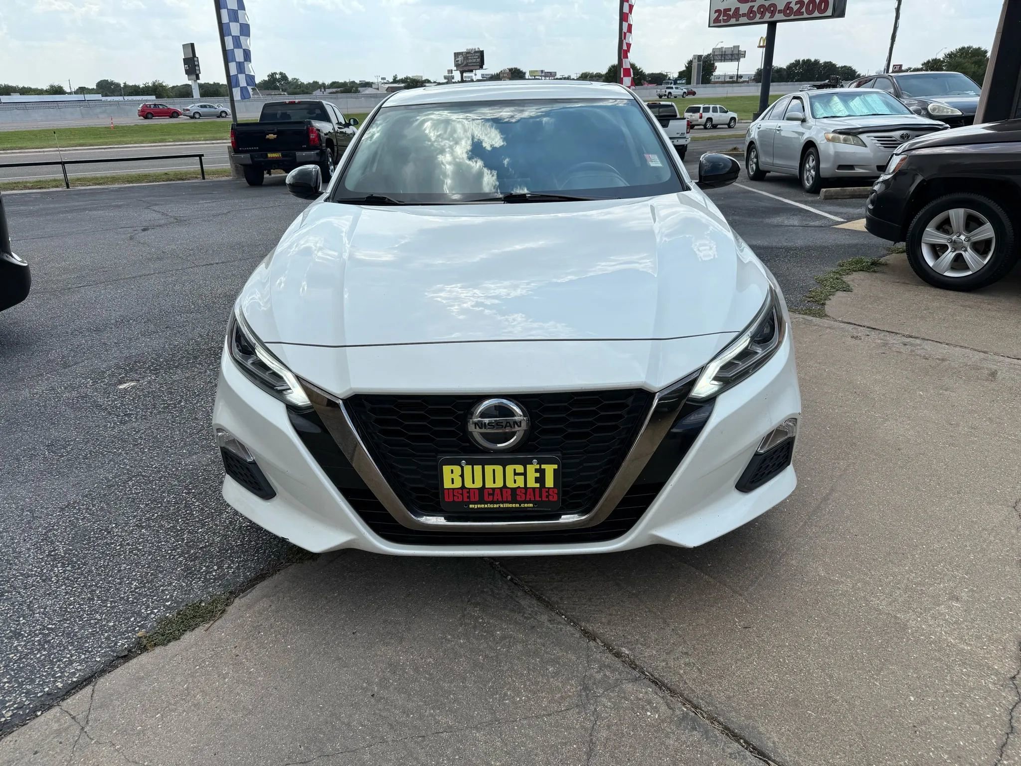 Used 2020 Nissan Altima 2.5 SR w/ Premium Package image 2