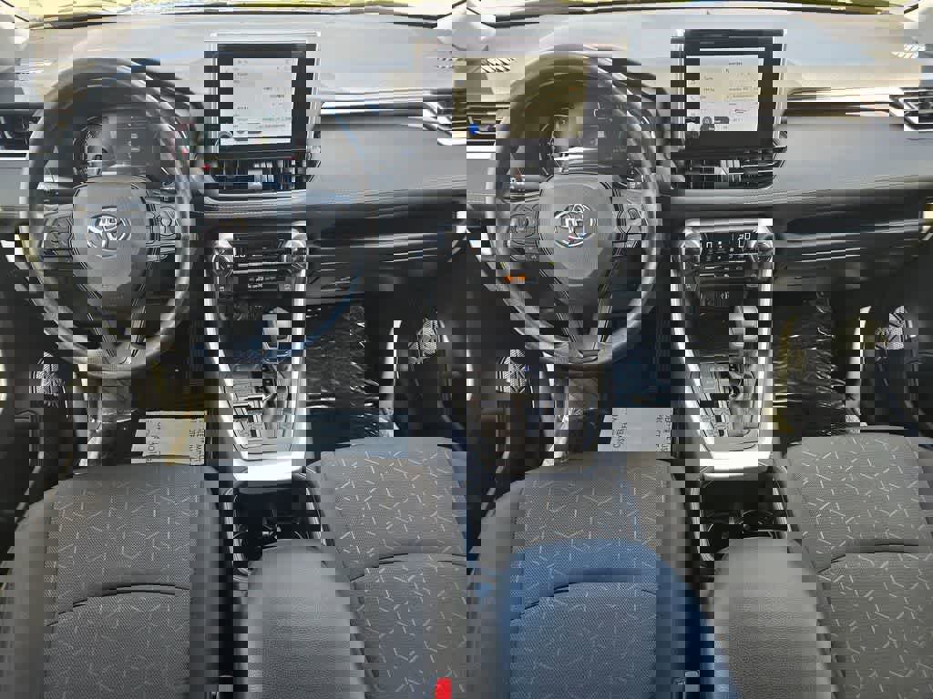 Used 2024 Toyota RAV4 XLE FWD image 9